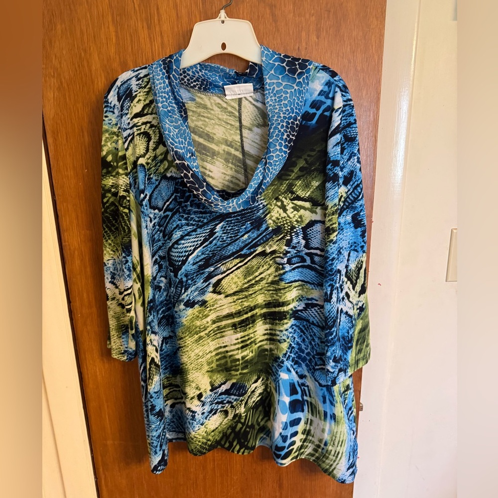EUC Liquid Knit Cowl Neck Tunic in Vibrant Blue and Green Snakeskin Pattern